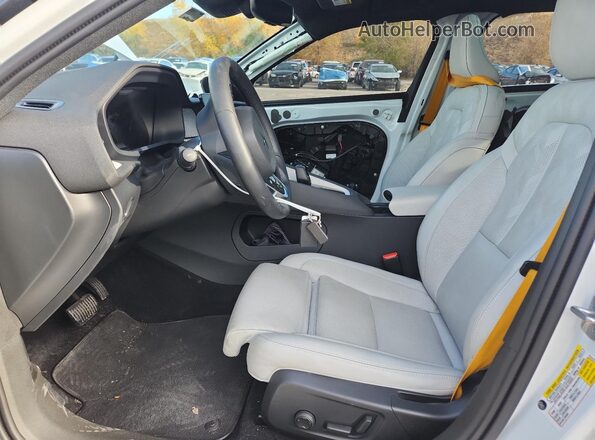 YSMFG3KAXRL211753 2024 POLESTAR 2 White Vista interior delantera