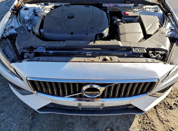 YV1102EL4L2354576 2020 VOLVO V60 White Engine compartment view