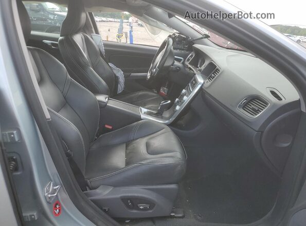 YV126MFL4J2452064 2018 VOLVO S60 Серебряный Вид салона спереди