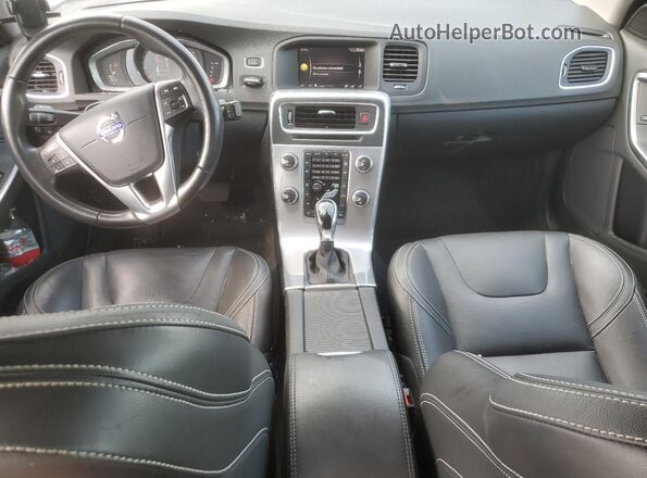 YV126MFL4J2452064 2018 VOLVO S60 Серебряный Вид панели приборов