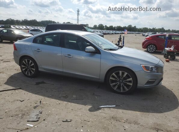 YV126MFL4J2452064 2018 VOLVO S60 Серебряный Передняя правая четверть