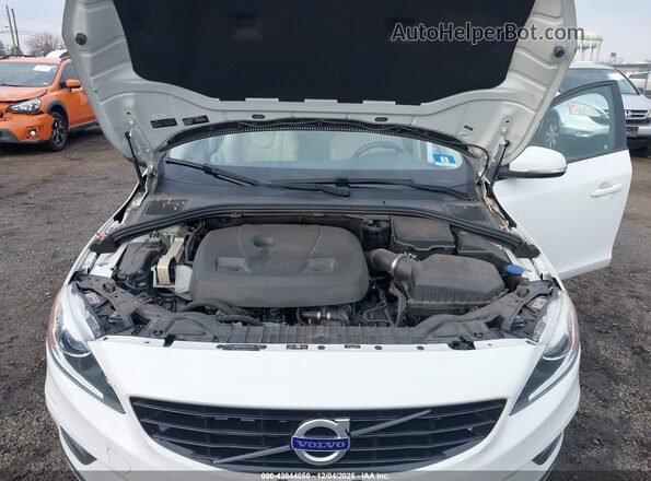 YV140MEL7J2380529 2018 VOLVO V60 White Հետևի տեսք