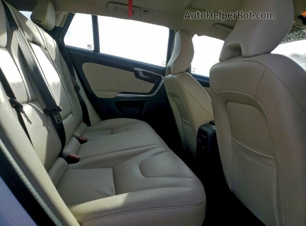YV140MEM2H1338441 2017 VOLVO V60 Белый 