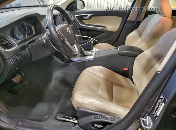 YV140MTL1J2457799 2018 VOLVO S60 Gray Front interior view