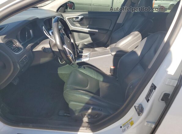 YV140MTL2H2431691 2017 VOLVO S60 White Widok wnętrza z przodu