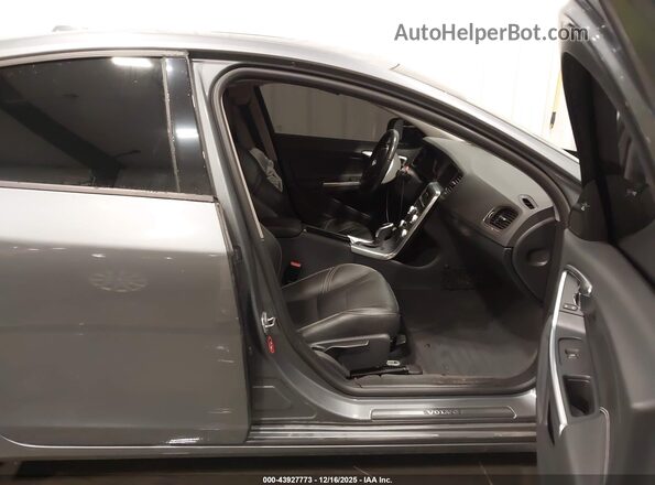 YV140MTL9H2437956 2017 VOLVO S60 Gray Vista interior delantera