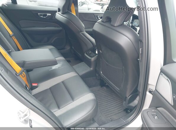 YV1H60EP6R1631313 2024 VOLVO V60 Silver Widok naklejki z numerem VIN