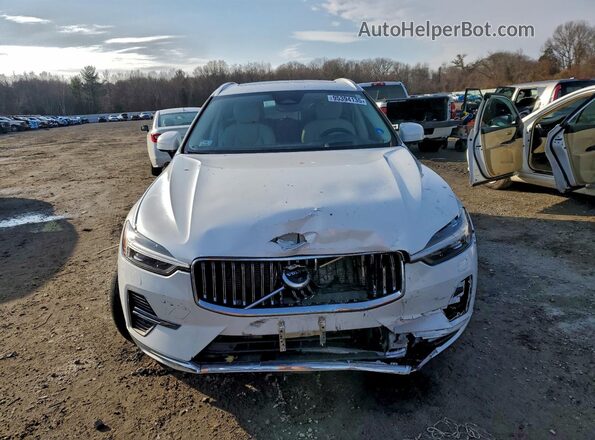 YV4062RL7N1942245 2022 VOLVO XC60 White Widok z przodu