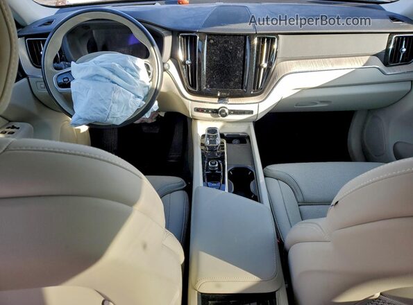 YV4062RL7N1942245 2022 VOLVO XC60 White Widok deski rozdzielczej