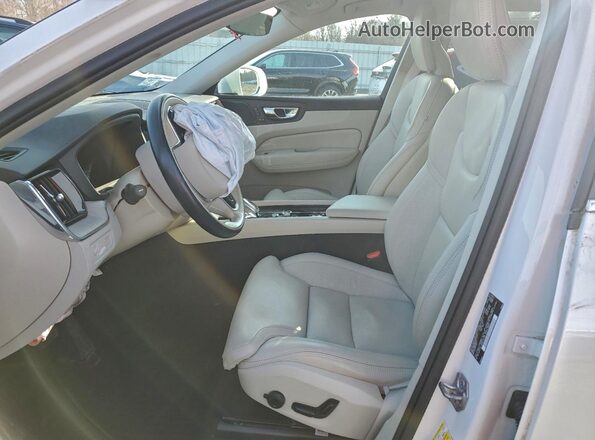 YV4062RL7N1942245 2022 VOLVO XC60 White Widok wnętrza z przodu