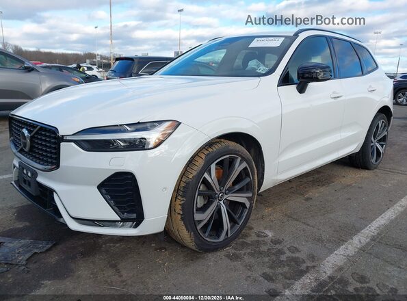 YV4062RM6N1905972 2022 VOLVO XC60 White Front left