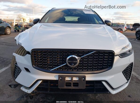 YV4062RM6N1905972 2022 VOLVO XC60 White Front view