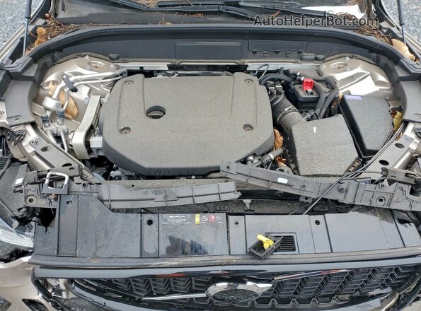 YV4062RX1P1294214 2023 VOLVO XC60 Tan Vista del compartimento del motor