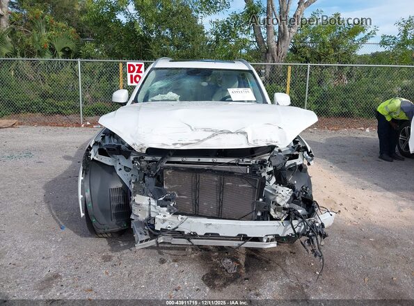 YV4102CK8N1852429 2022 VOLVO XC90 White Front view