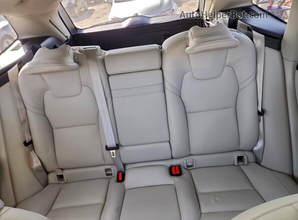 YV4102DK0L1571740 2020 VOLVO XC60 Gray Widok tylnych siedzeń