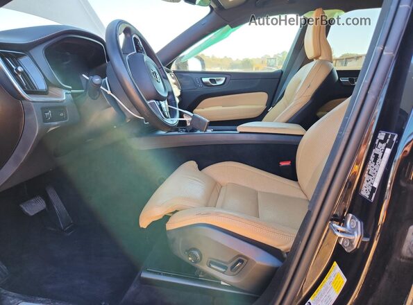YV4102DL2M1823255 2021 VOLVO XC60 Black Front interior view
