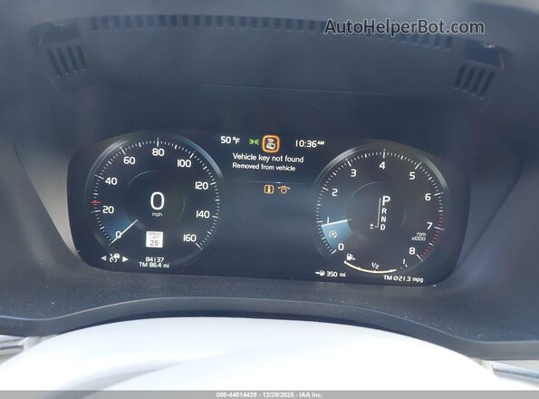 YV4102DL8L1436210 2020 VOLVO XC60 Black Vista de los asientos traseros