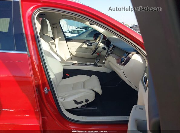 YV4102DL8L1512055 2020 VOLVO XC60 Red Widok wnętrza z przodu