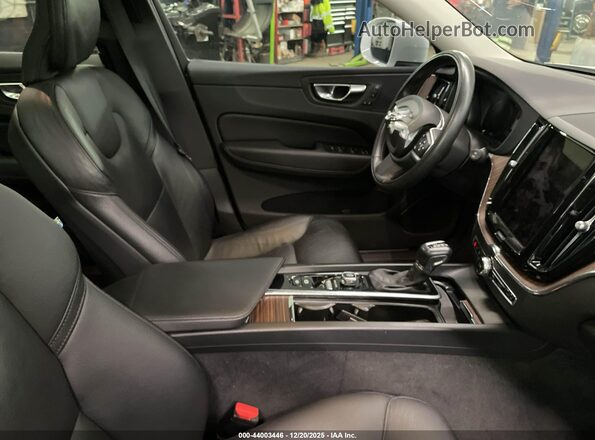 YV4102RKXM1803450 2021 VOLVO XC60 White 