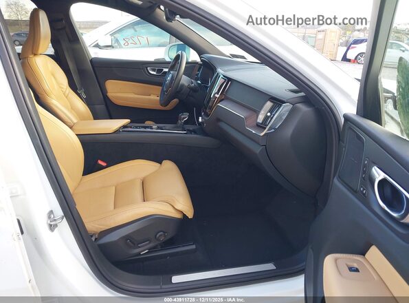 YV4102RL2M1835091 2021 VOLVO XC60 Белый Вид салона спереди