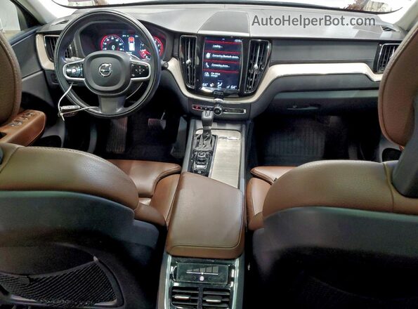 YV4102RL4J1043102 2018 VOLVO XC60 White Вид панелі приладів
