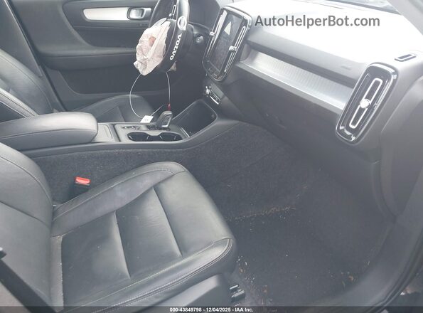 YV4162UK5L2252164 2020 VOLVO XC40 Black 