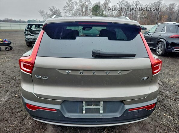 YV4162UL1M2554285 2021 VOLVO XC40 Tan Rear view