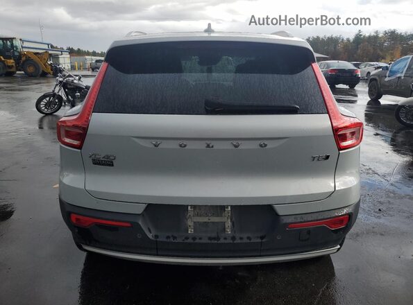YV4162UL5M2570070 2021 VOLVO XC40 White Rear view