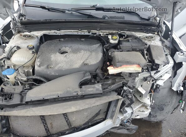 YV4162UL5M2570070 2021 VOLVO XC40 White Rear interior view