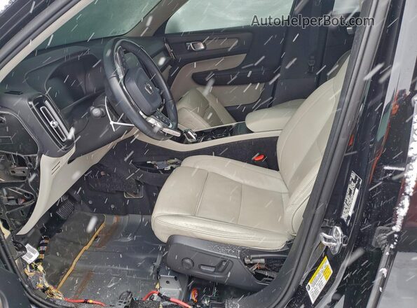 YV4162UL8L2174746 2020 VOLVO XC40 Charcoal Front interior view