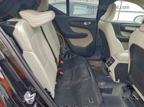 YV4162UL8L2174746 2020 VOLVO XC40 Charcoal Rear interior view