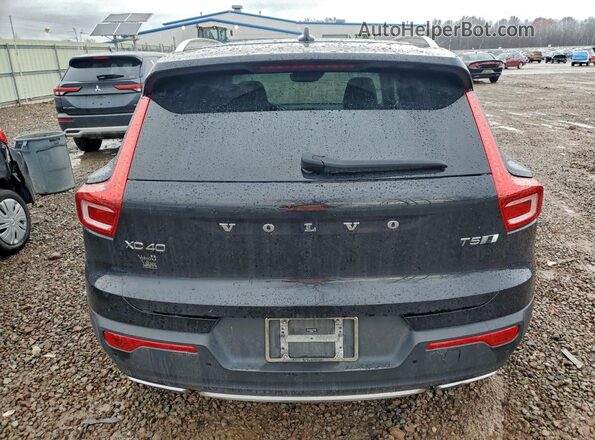 YV4162UL8L2174746 2020 VOLVO XC40 Charcoal Rear view