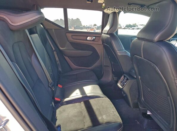 YV4162UM3L2197344 2020 VOLVO XC40 White Вид задньої частини салону