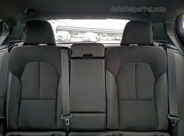 YV4162UM3M2467416 2021 VOLVO XC40 White 