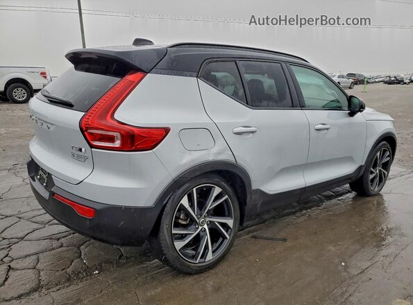 YV4162UM3M2467416 2021 VOLVO XC40 White 
