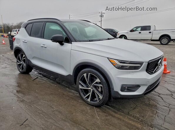 YV4162UM3M2467416 2021 VOLVO XC40 White 