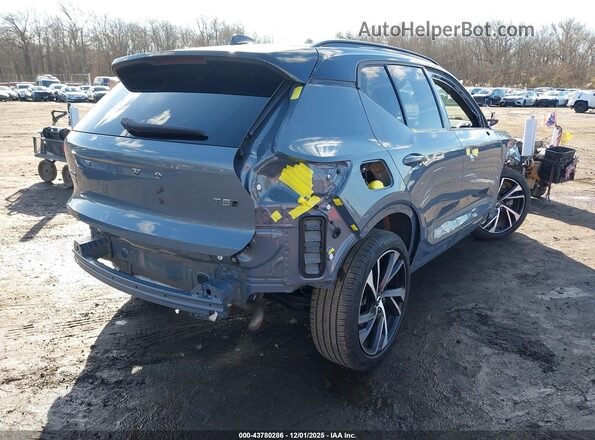YV4162UM5N2780680 2022 VOLVO XC40 Gray 
