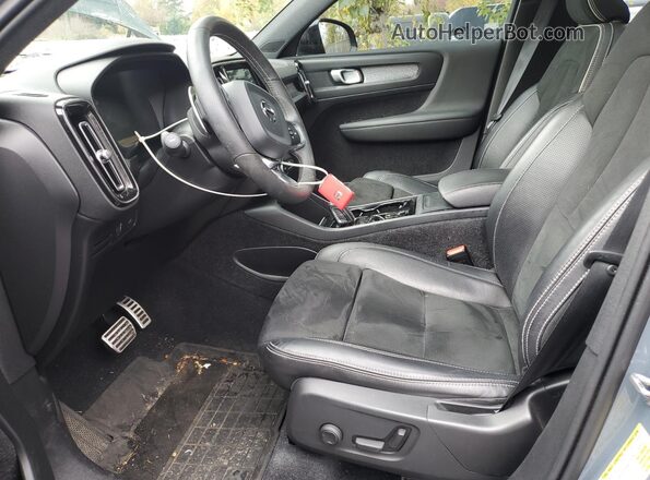 YV4162UM8L2219368 2020 VOLVO XC40 Blue Front interior view