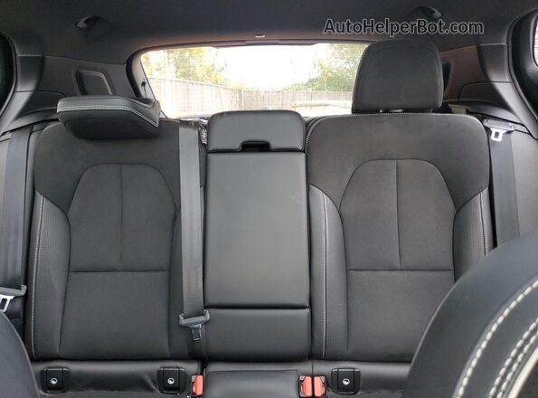 YV4162UM8L2219368 2020 VOLVO XC40 Blue Rear seats view