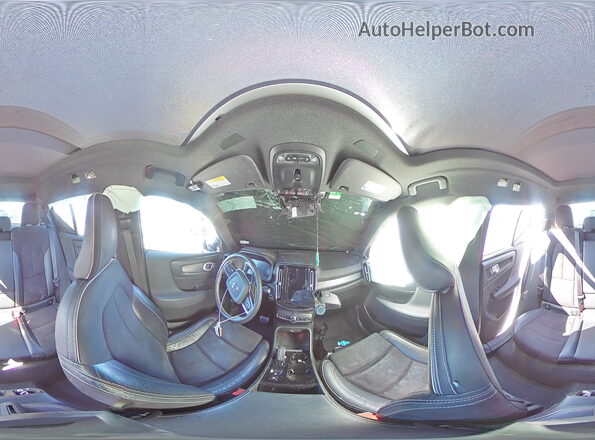 YV4162UM9M2553572 2021 VOLVO XC40 White 
