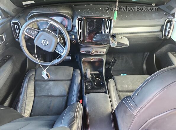 YV4162UM9M2553572 2021 VOLVO XC40 White წინა პანელის ხედი