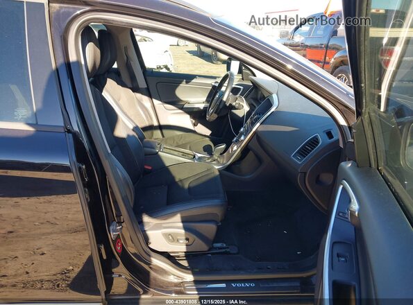 YV440MDJ7H2076789 2017 VOLVO XC60 Черный Вид салона спереди