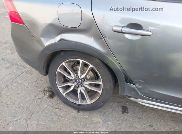 YV440MWK3J2044997 2018 VOLVO V60 CROSS COUNTRY Gray Front view