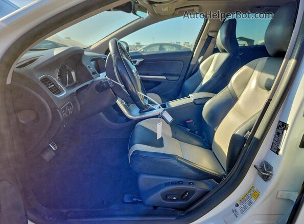YV440MWK5J2058870 2018 VOLVO V60 White Widok wnętrza z przodu