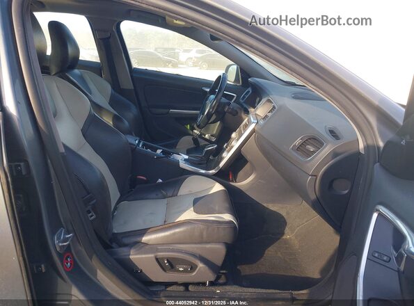 YV4612UM3G2000585 2016 VOLVO S60 CROSS COUNTRY Серый Вид салона спереди