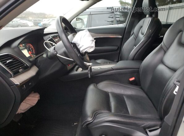 YV4A221L3M1753909 2021 VOLVO XC90 Gray Front interior view