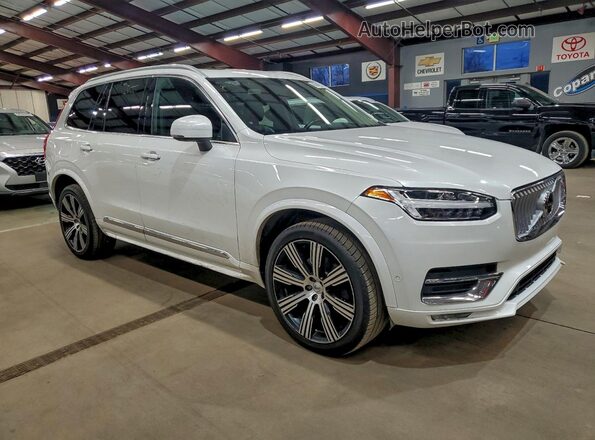 YV4A221L8N1813670 2022 VOLVO XC90 Белый Передняя правая четверть