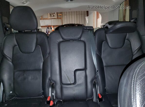 YV4A22PK5M1680587 2021 VOLVO XC90 White Widok tylnych siedzeń