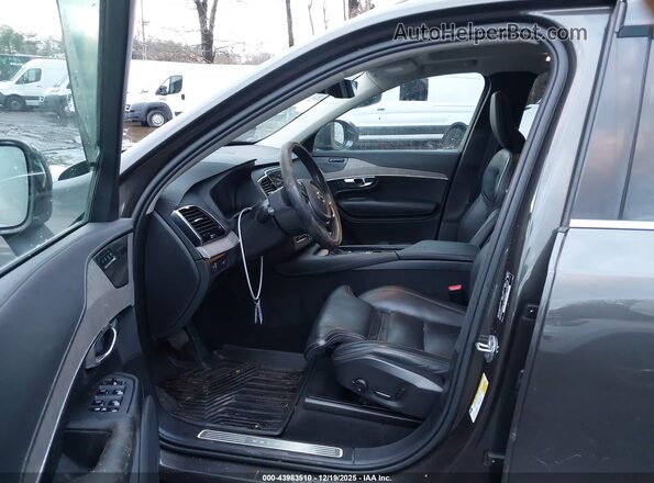 YV4A22PL4N1856927 2022 VOLVO XC90 Gray Front interior view