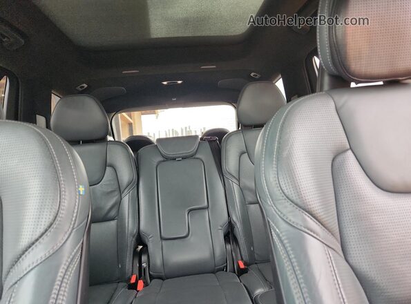 YV4A22PLXM1682182 2021 VOLVO XC90 Silver Հետևի նստատեղերի տեսք